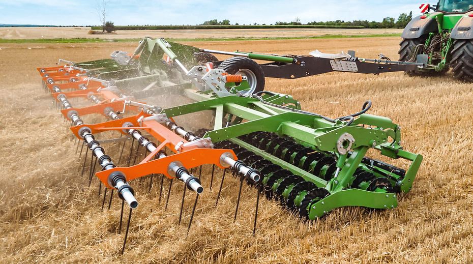 Knifed and/or wavy disc rollers lie at the heart of the TopCut cultivator