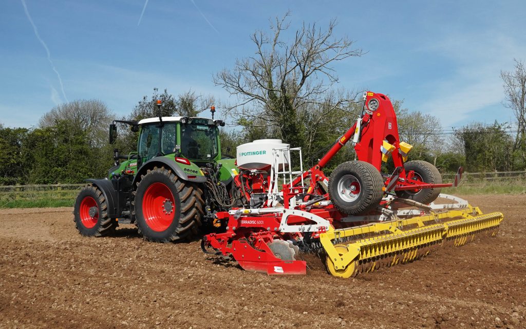 The Fendt 620 was matched to a 6m Terradisc from Pottinger