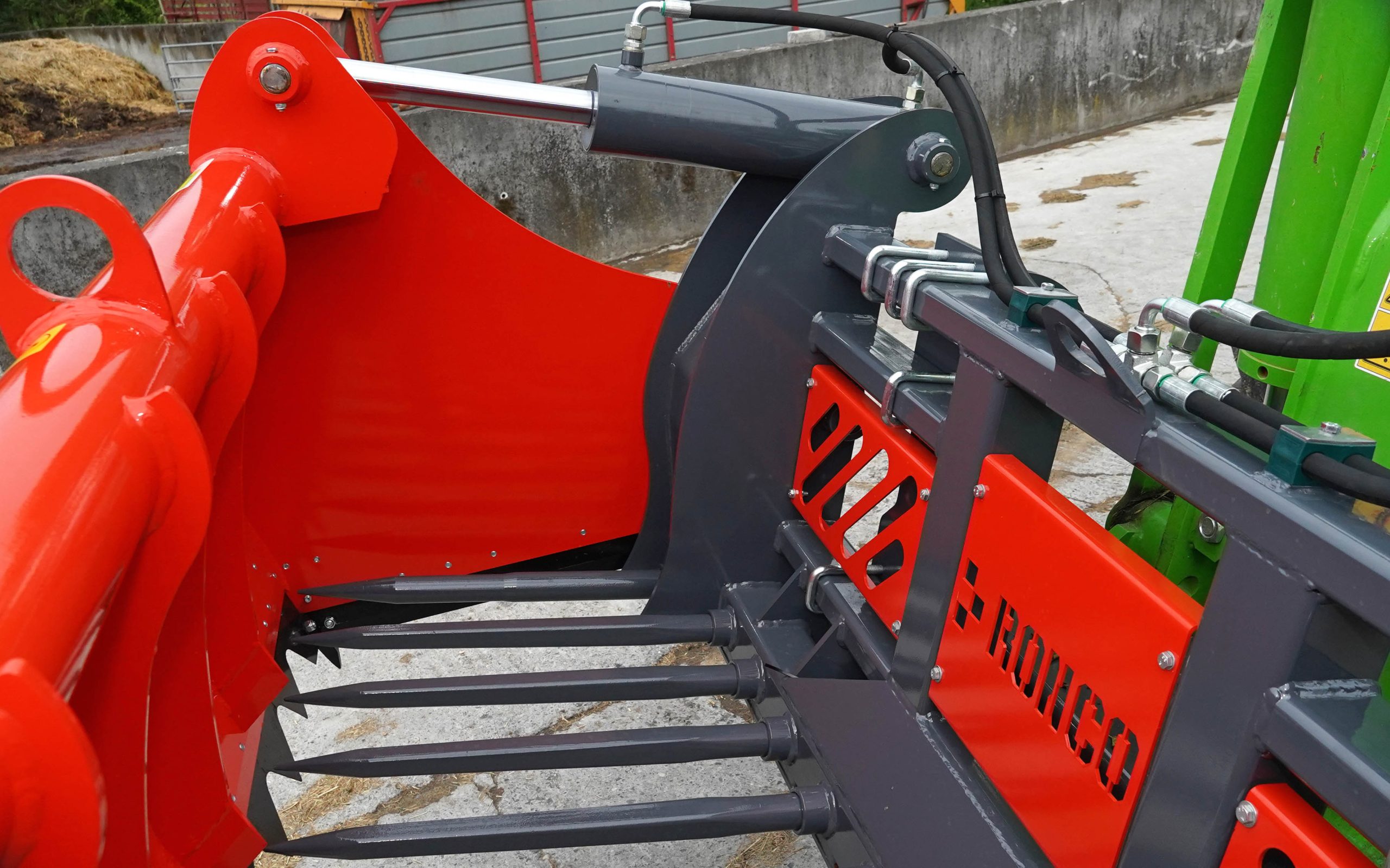 The 45mm tines are close-spaced and secured by two nuts at rear