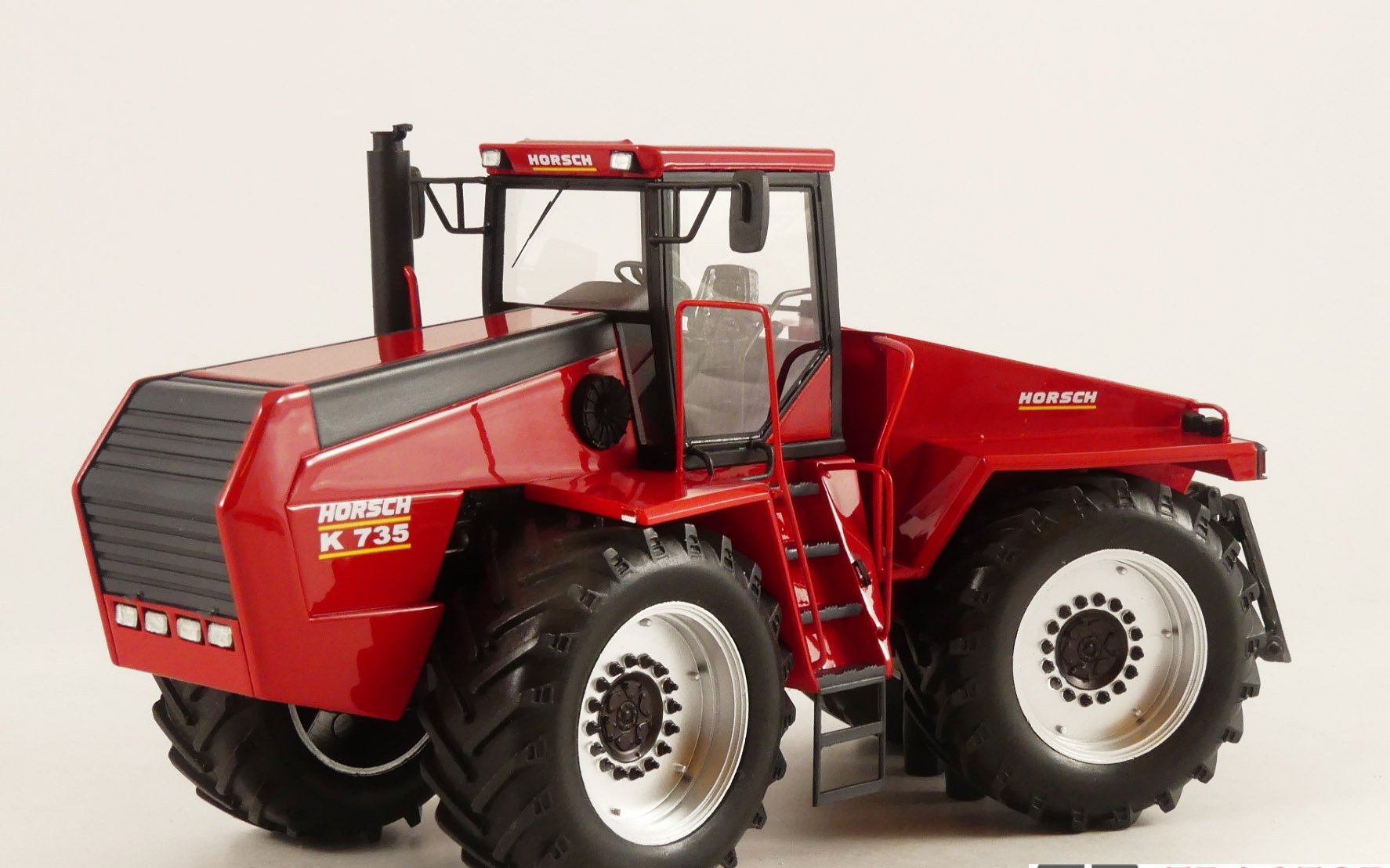 The K735 is also a popular model, for the Kirovets K700 on which it was based is an imposing machine. Source: Tractor Connection