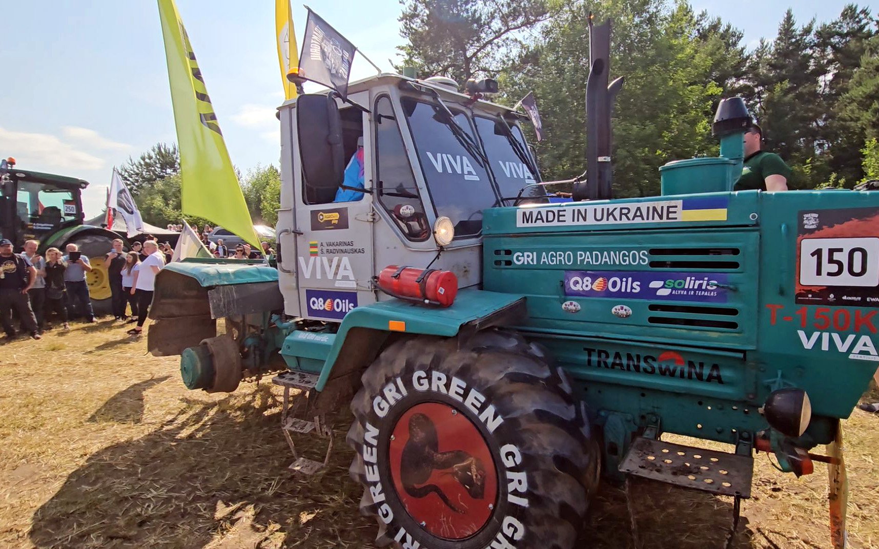 The loss of a wheel did not stop this XT3 from the Kharkiv Tractor Plant from finishing