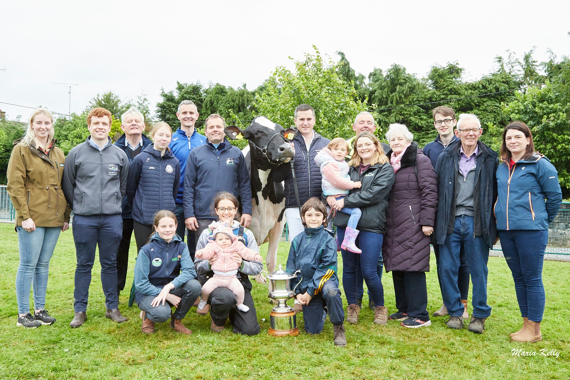 Greenan family celebrate winning Baileys Champion Cow with Greenlea MG Rhapsody. Source: IHFA 