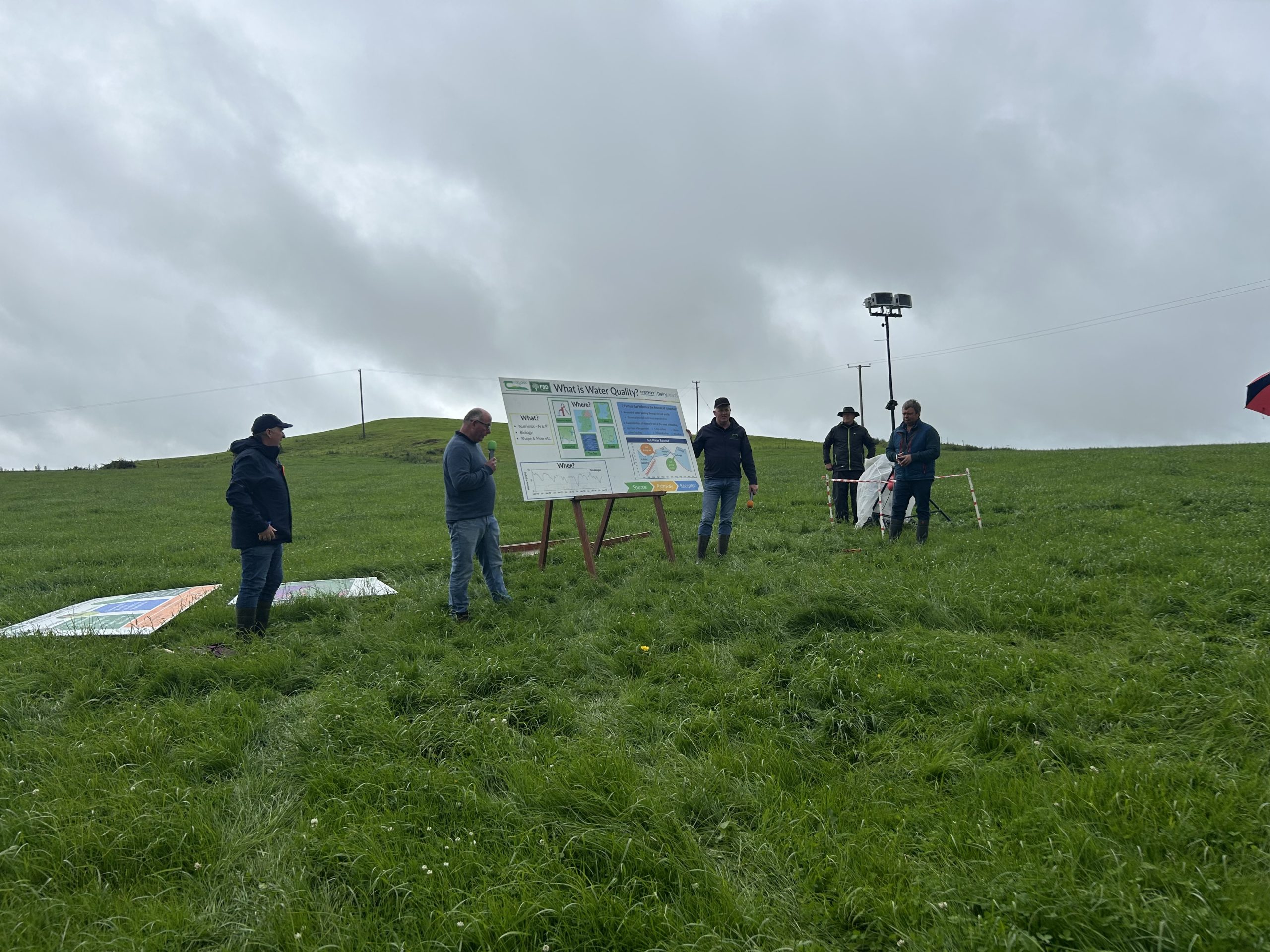 Teagasc's Eddie Burgess talking about water quality with dairy farmer, Martin Crowe