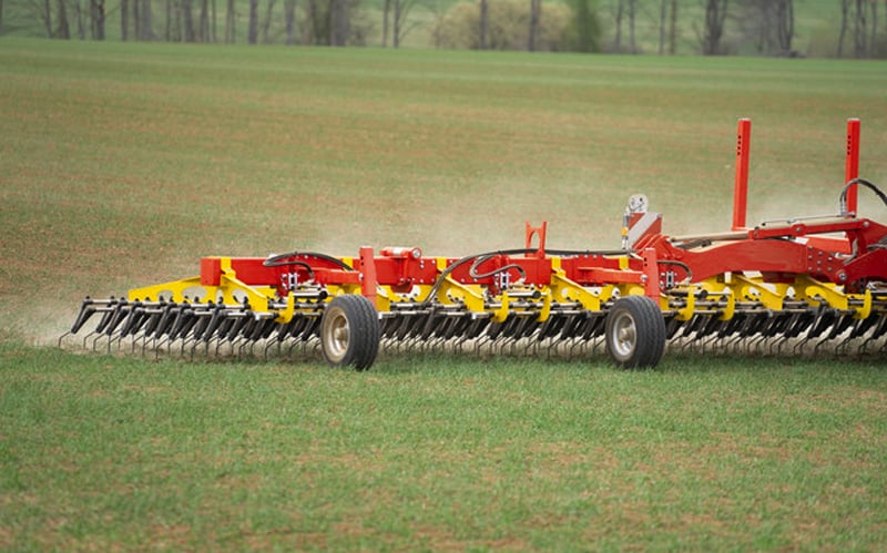 Pottinger refer to the harrows as being row independent in the field