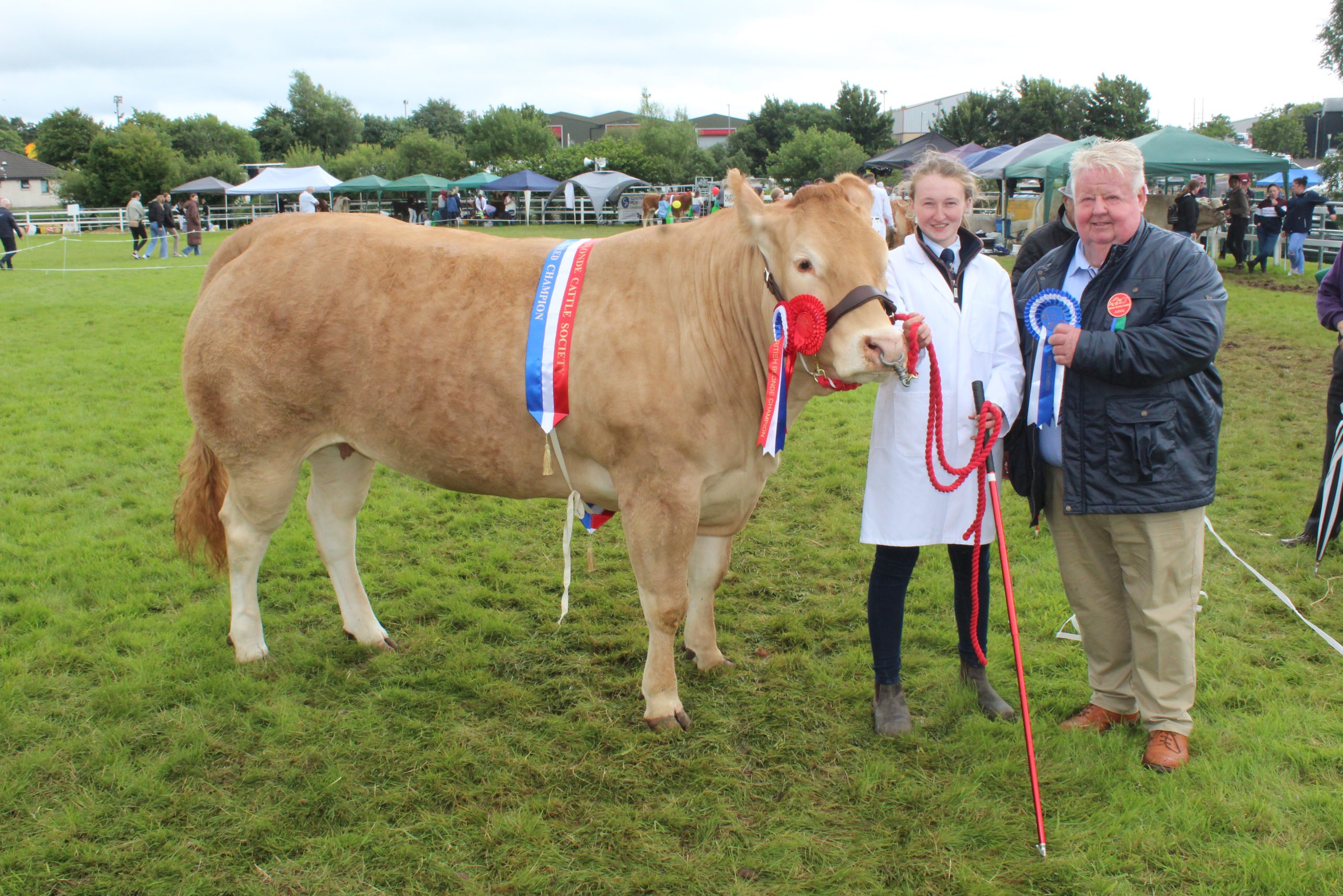 Andrew Ewing, from Dumfries in Scotland, with the Blonde champion at Omagh Show 2025