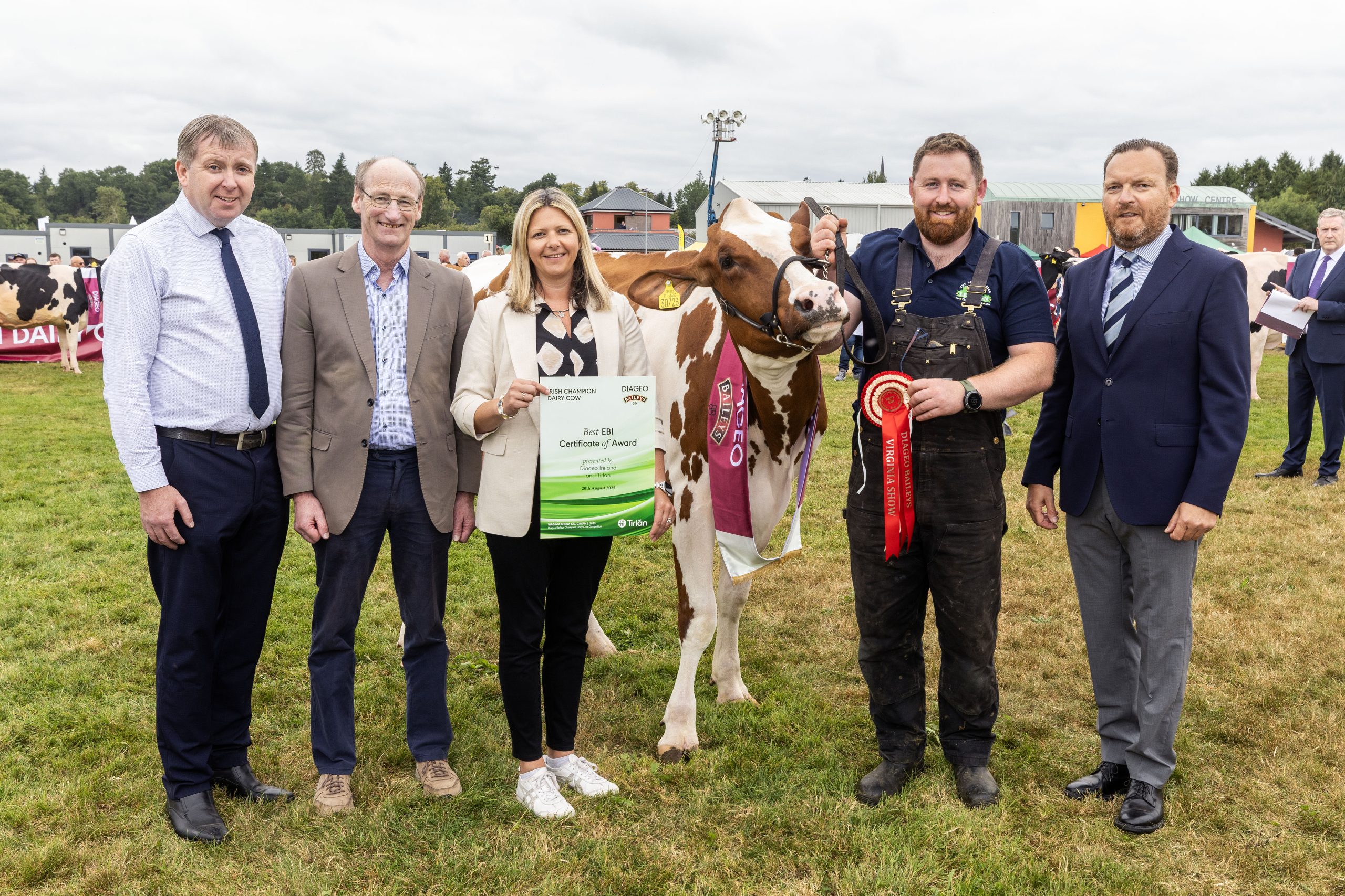 Winner of the Best EBI at the 2025 Diageo Baileys Competition held at the Virginia Show was 'Evergrange Conan Missy P Red' - pictured with sponsors Anthony Farrelly, Tirlán Virginia, Tom Phelan and Katie Harris from Diageo Baileys and owner George Beattie from Co Wicklow, alongside Italian judge, Giuseppe Beltramino.Picture:  Finbarr O'Rourke