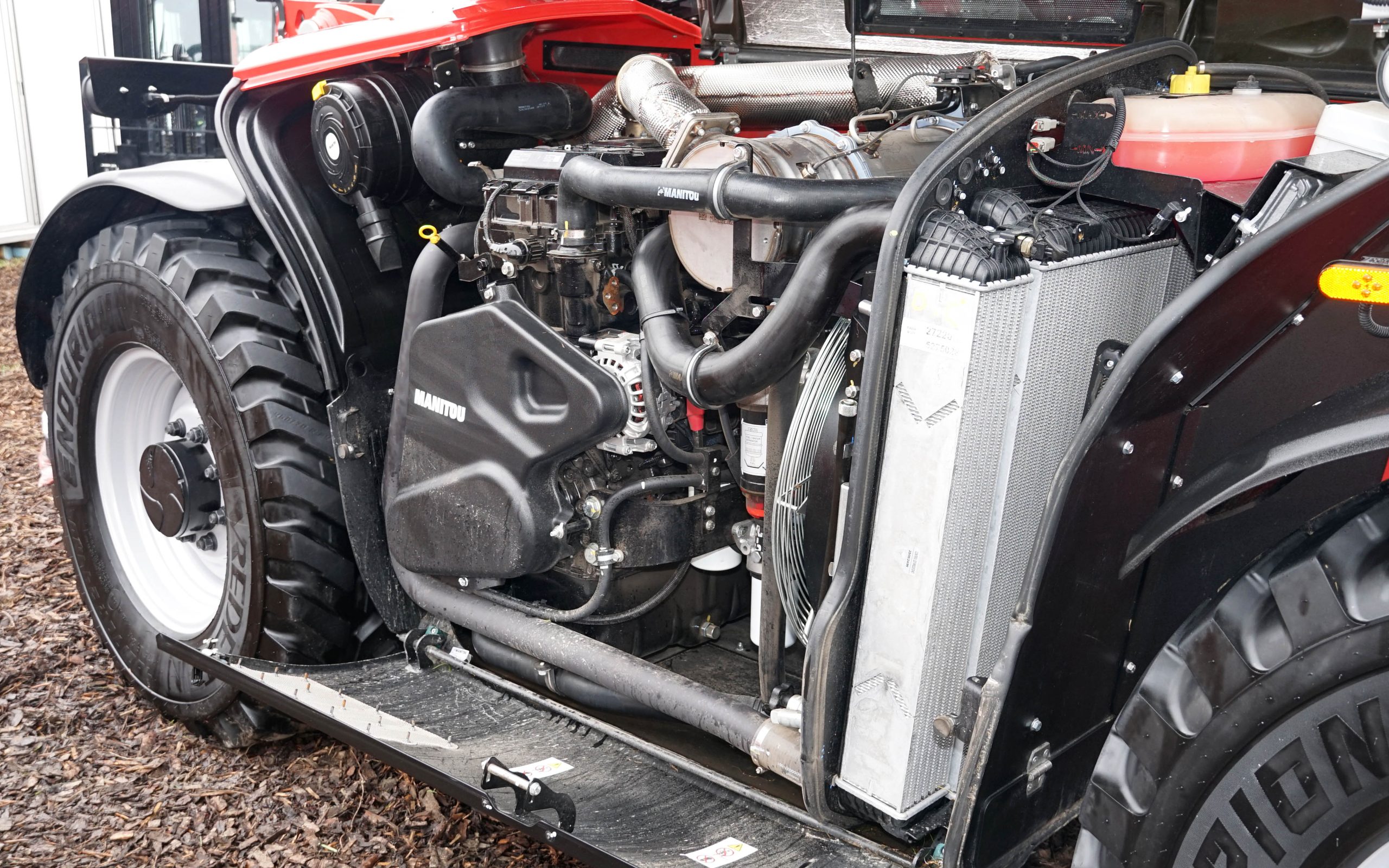 The use of long stroke Yanmar engines has allowed them to be mounted transversely in the Manitou models where they are used