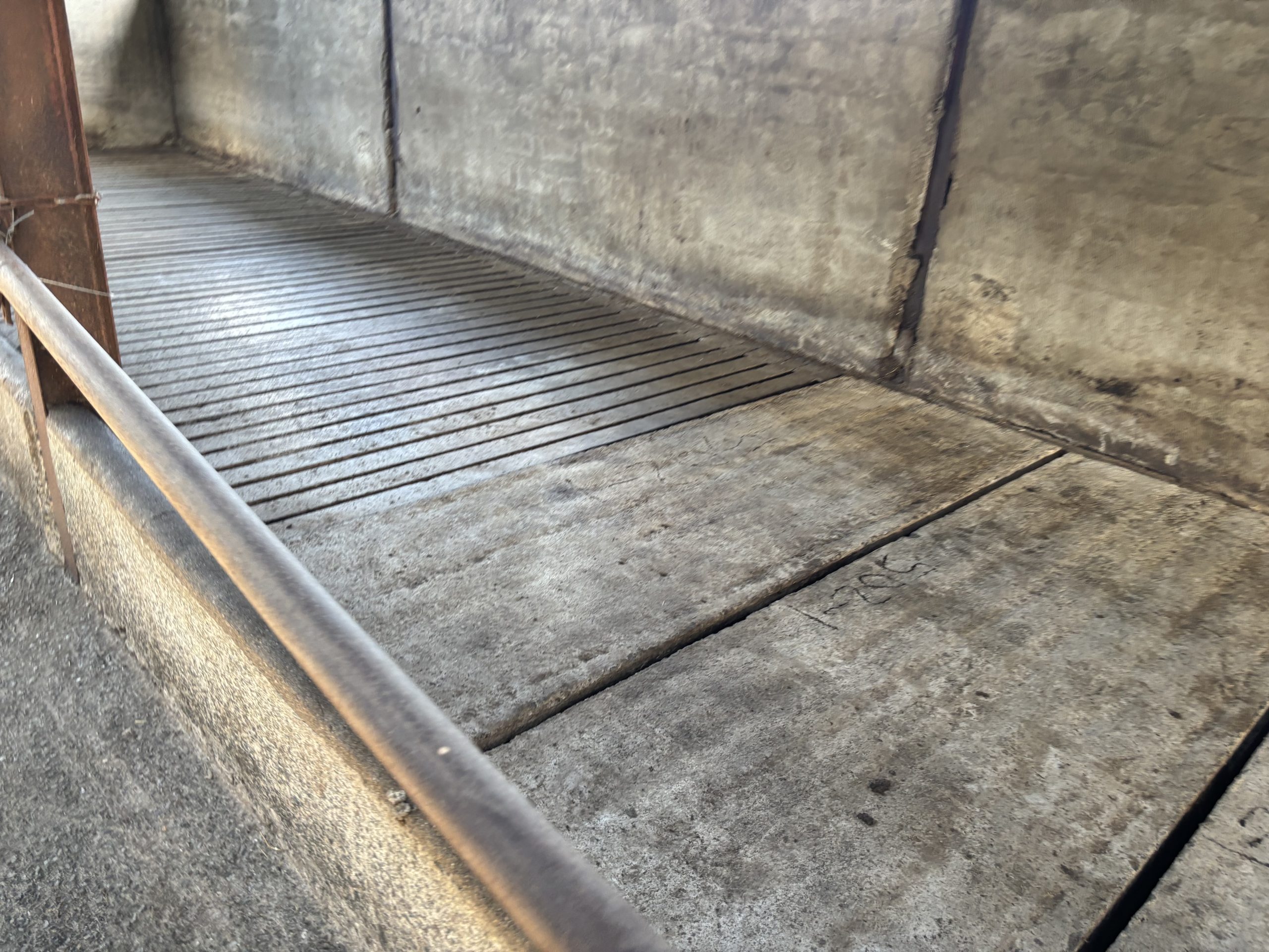 Floors in existing housing retrofitted to meet organic cattle housing criteria