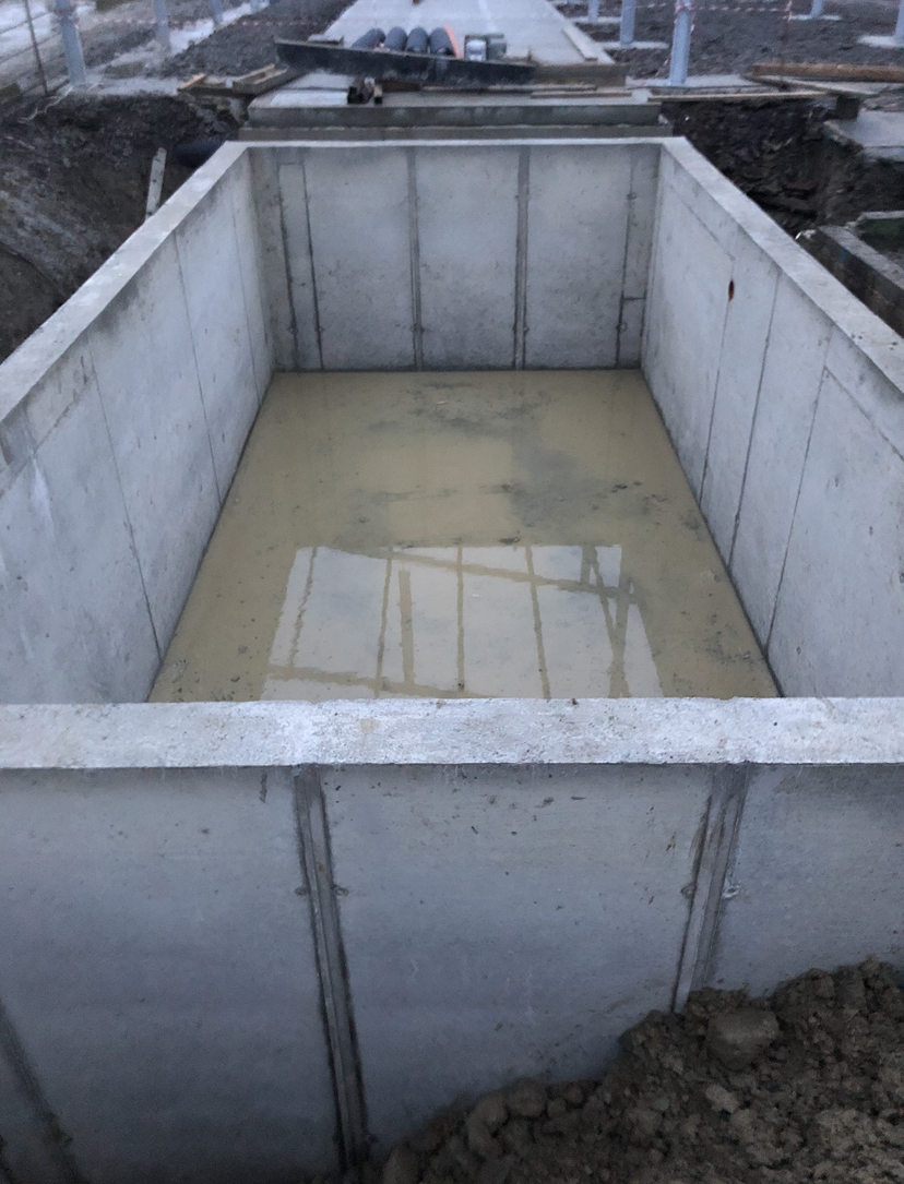 Spinless rectangular tank