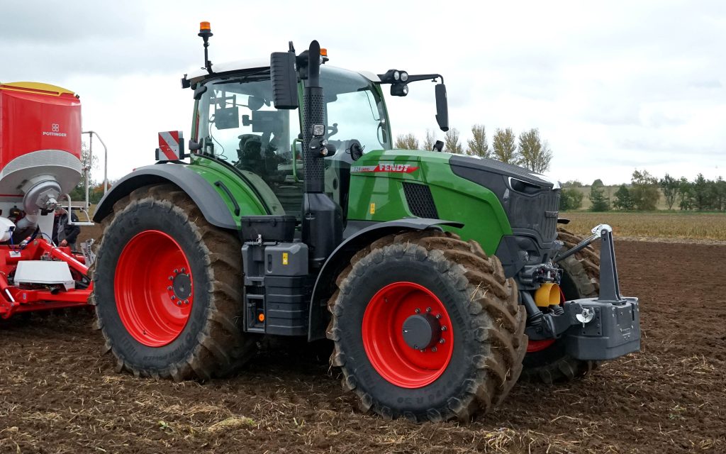 With a CVT and 240hp on tap, the Fendt 724 Vario was the ideal match on the day