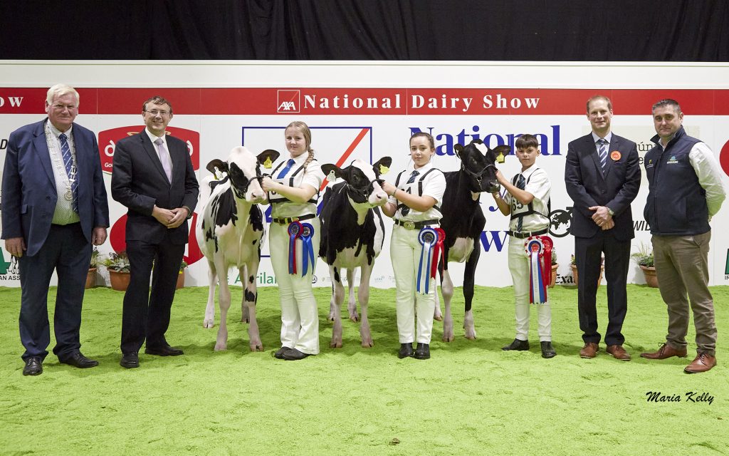 10/10/25 AXA National Dairy Show 2025, Handling Championship - Pictured are: John Kirby, Cork Club President, Aindreas Moynihan, T.D., Ava Montgomery, Honourable Mention, Eva Hickey, Reserve Champion, Gearoid Long, Champion, Cord Hormann, Judge, Niall O’ Brien, Goulding Soil Nutrition (sponsor). Photo: Maria Kelly
