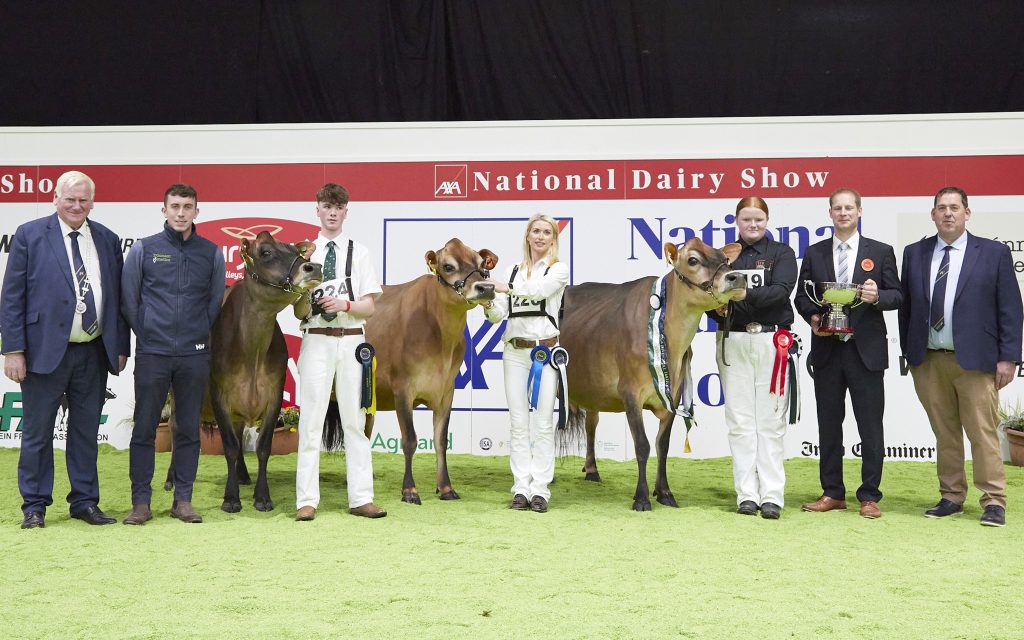 (L-R): John Kirby, Cork Club President, Sean Callan, Dunmasc Genetics (sponsor), Honourable Mention Moorshill Buttercup TT exhibited by Pat Ahern, Rylane, Co. Cork, Conor Ahern (on halter), Reserve Champion Jones Ferdinand Cupid exhibited Jones Cattle Ltd Gorey, Co. Wexford, Izzy Jones (on halter), Champion Rathard Kasey exhibited by the Hynes Family, Aherla, Co. Cork, Becky Hynes (on halter), Cord Hormann (Judge), Denis Kiely National Dairy Show Director. Source: Maria Kelly.