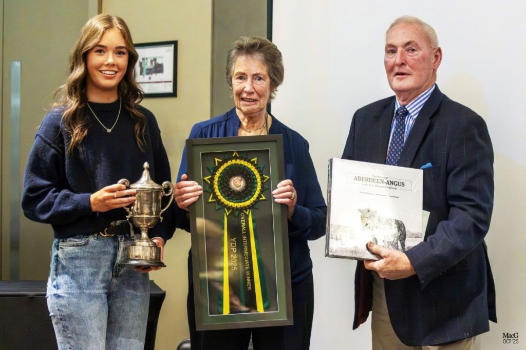 The Overall Intermediate Champion Cliodhna Smith presented with her award by John and Marion Tilson of the Wedderlie Herd