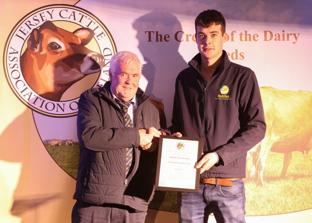 Tim O’ Connell presenting Jamie Foody with his award