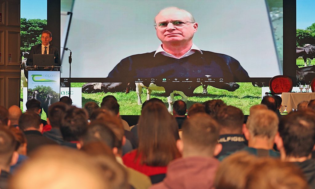 Teagasc's Andrew McHugh introduces dairy market analyst Chris Walkland. Photo: Lorraine Teevna
