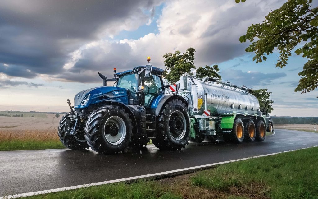 A 60kph top speed along with an intelligent braking system for transport work are offered by New Holland