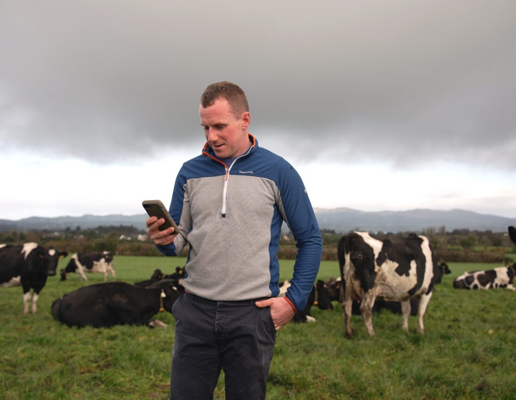 Oisín Gallen milks 90 cows in Co. Donegal. Source: Censortec