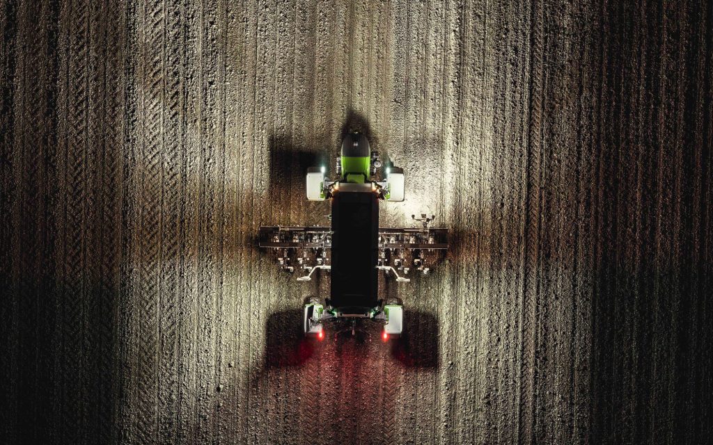 Having a 35hp generator powering the machine ensures plenty of electricity for LED lighting