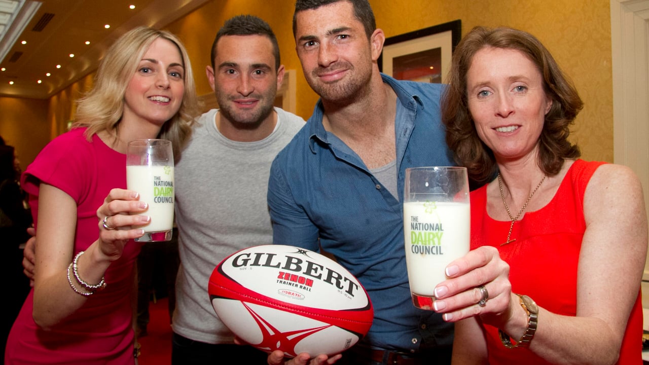 Dr. Catherine Logan, Nutrition Manager, National Dairy Council, with NDC Ambassadors Irish Rugby Internationals Dave and Rob Kearney and Richelle Flanagan, Interim CEO, Irish Nutrition and Dietetic Institute (INDI).