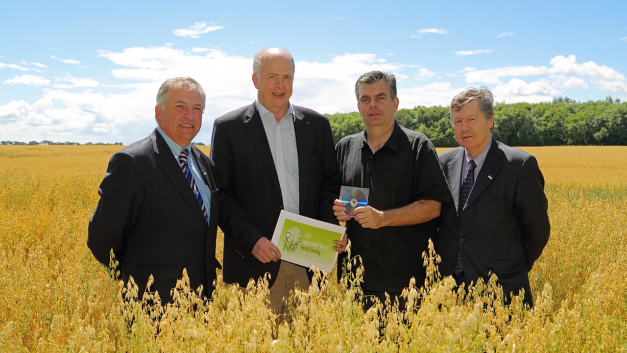 Pictured launching the online family farming videos are: Left to right Prof Gerry Boyle, Teagasc Director; Tom Kelly, Head of Knowledge Transfer, Teagasc; Steven Lock, Monford A.G. Systems Ltd and Peter Leonard, Regional Manager, Teagasc Advisory Mayo.