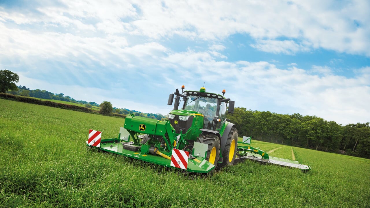 New John Deere 6215R-tractor