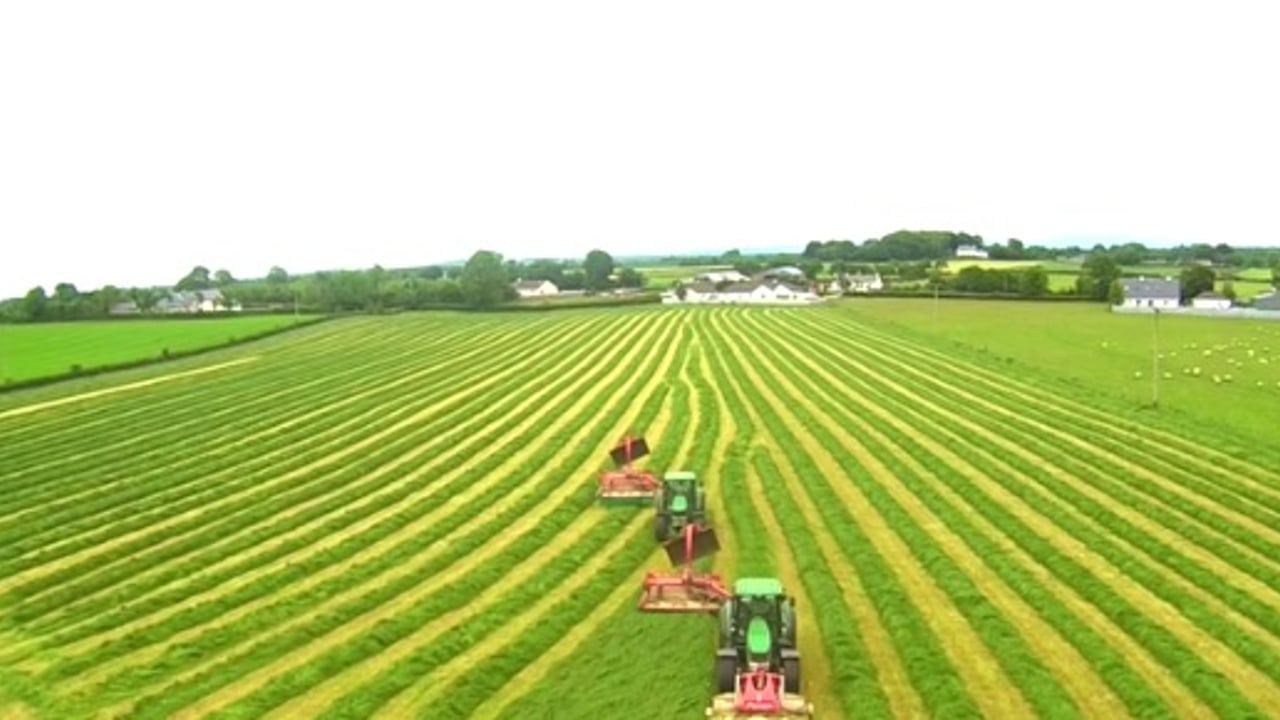Video: Amazing footage of silage being cut in Ireland