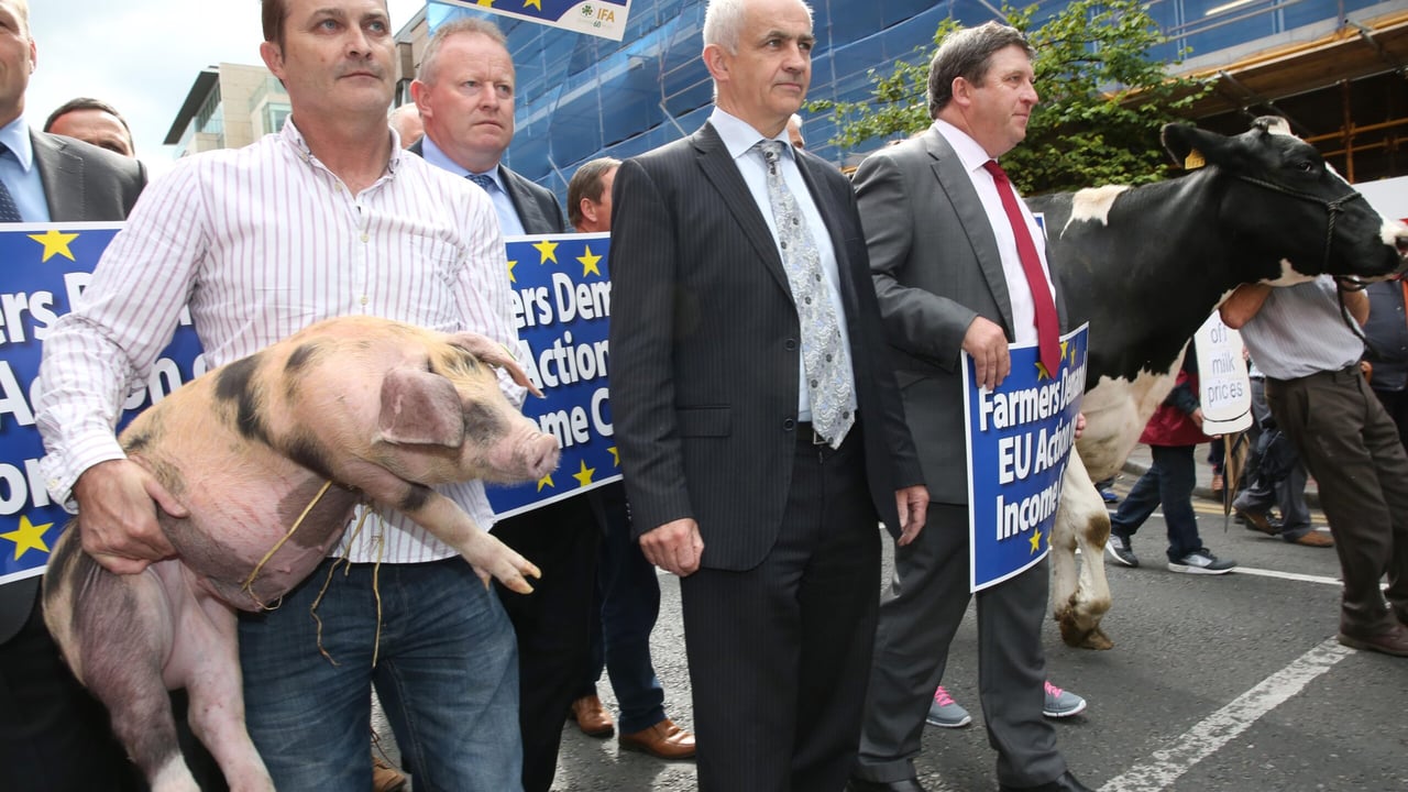 Pat O'Flaherty, left, with former IFA President Eddie Downey and Deputy President Tim O'Leary. 