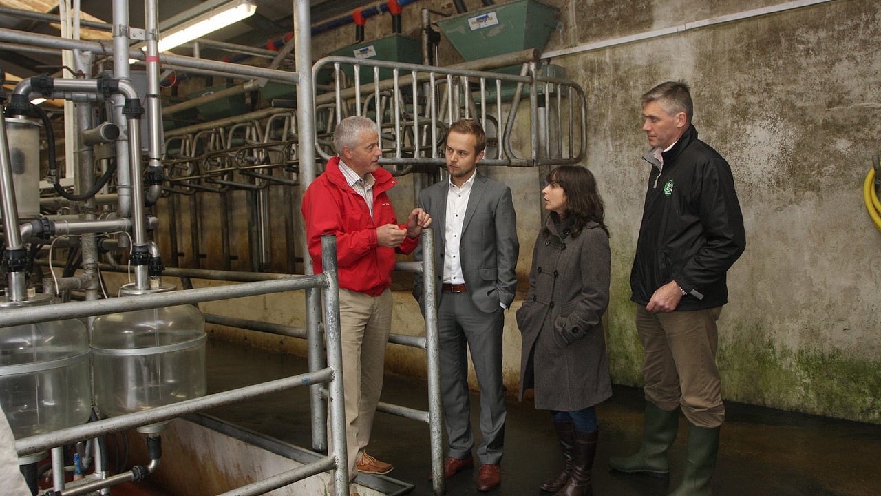 Joe Hayden shows buyers Jakub Jurowski from Poland, Ana Jesus from Portugal and Padraig Brennan, Origin Green Manager, Bord Bia the milking parlour 