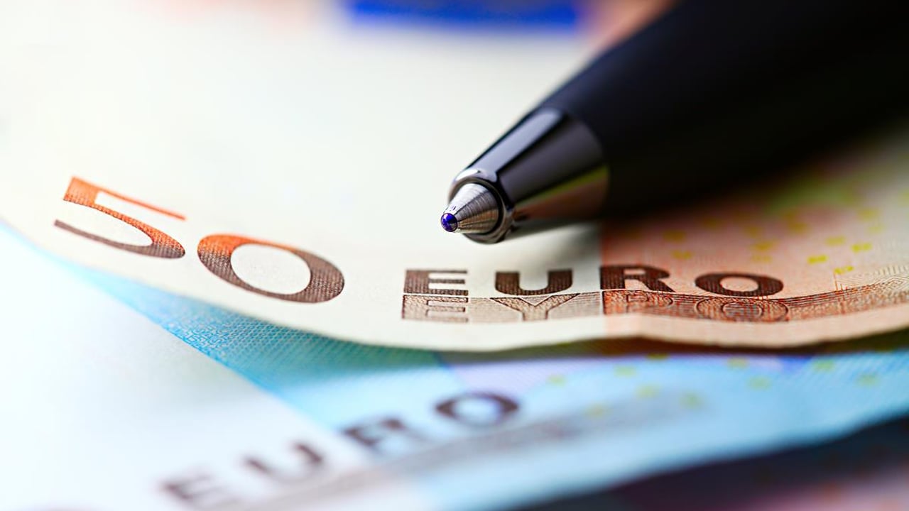 Who received the highest direct payments per county in 2020?