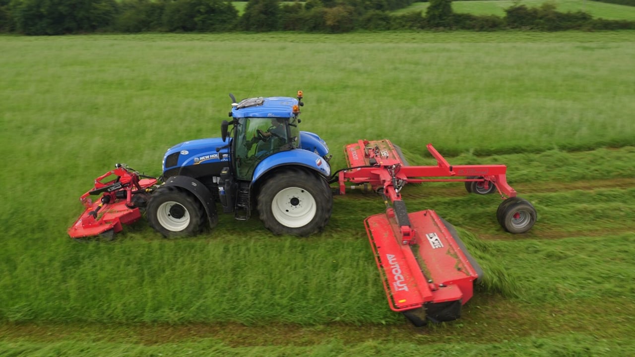 The Hi-Spec AutoCut triple-mower in action.