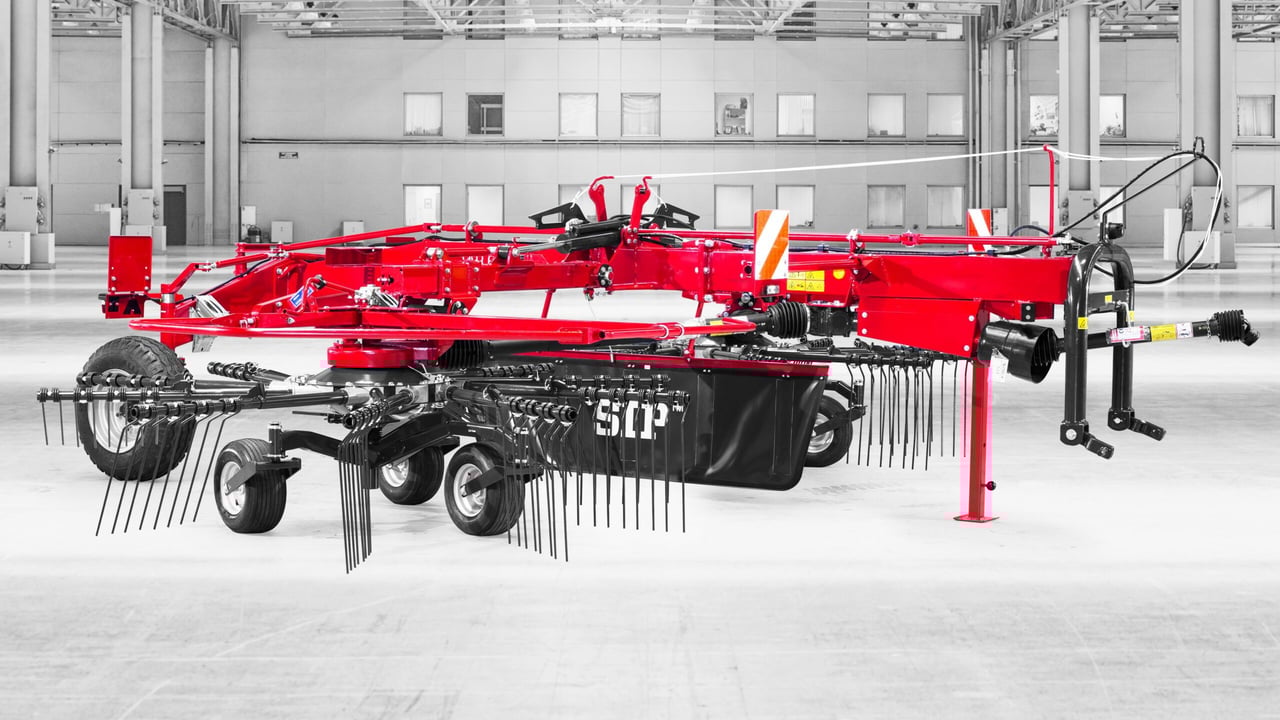 The new SIP 650/20T central-delivery twin-rotor rake.