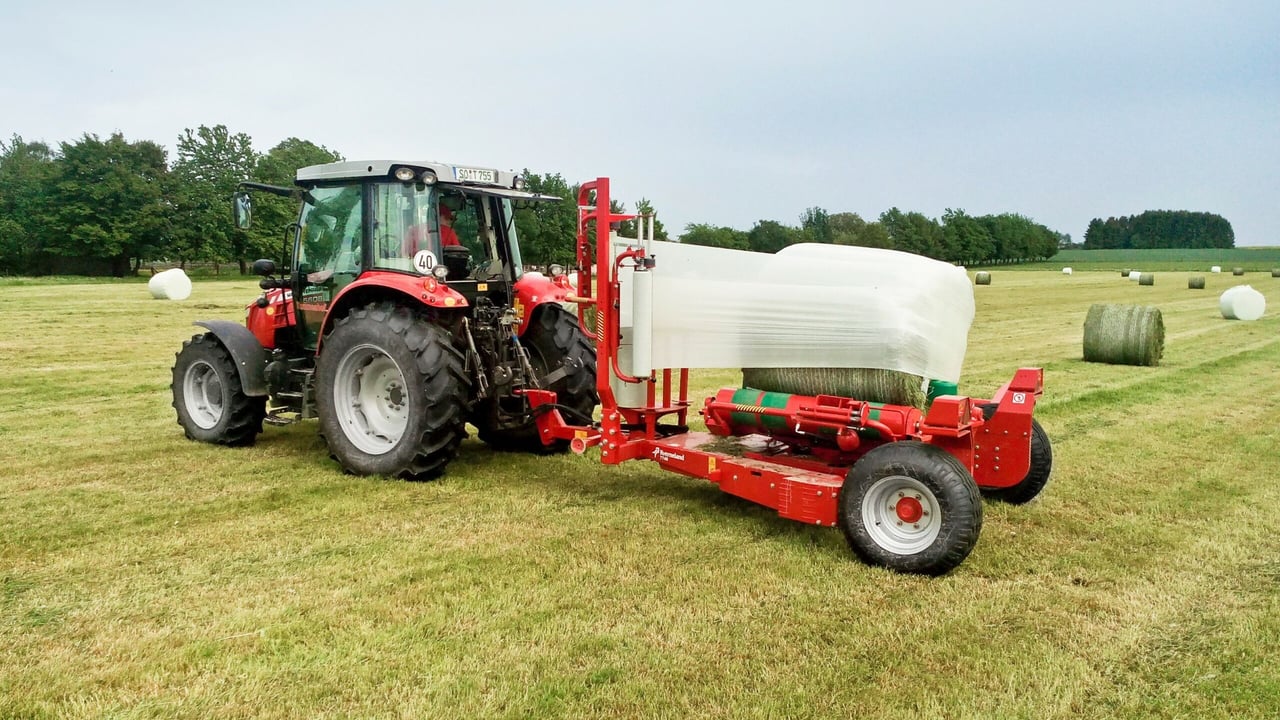 Kverneland's High Speed Pack (HSP) feature is available on the 7740 wrapper