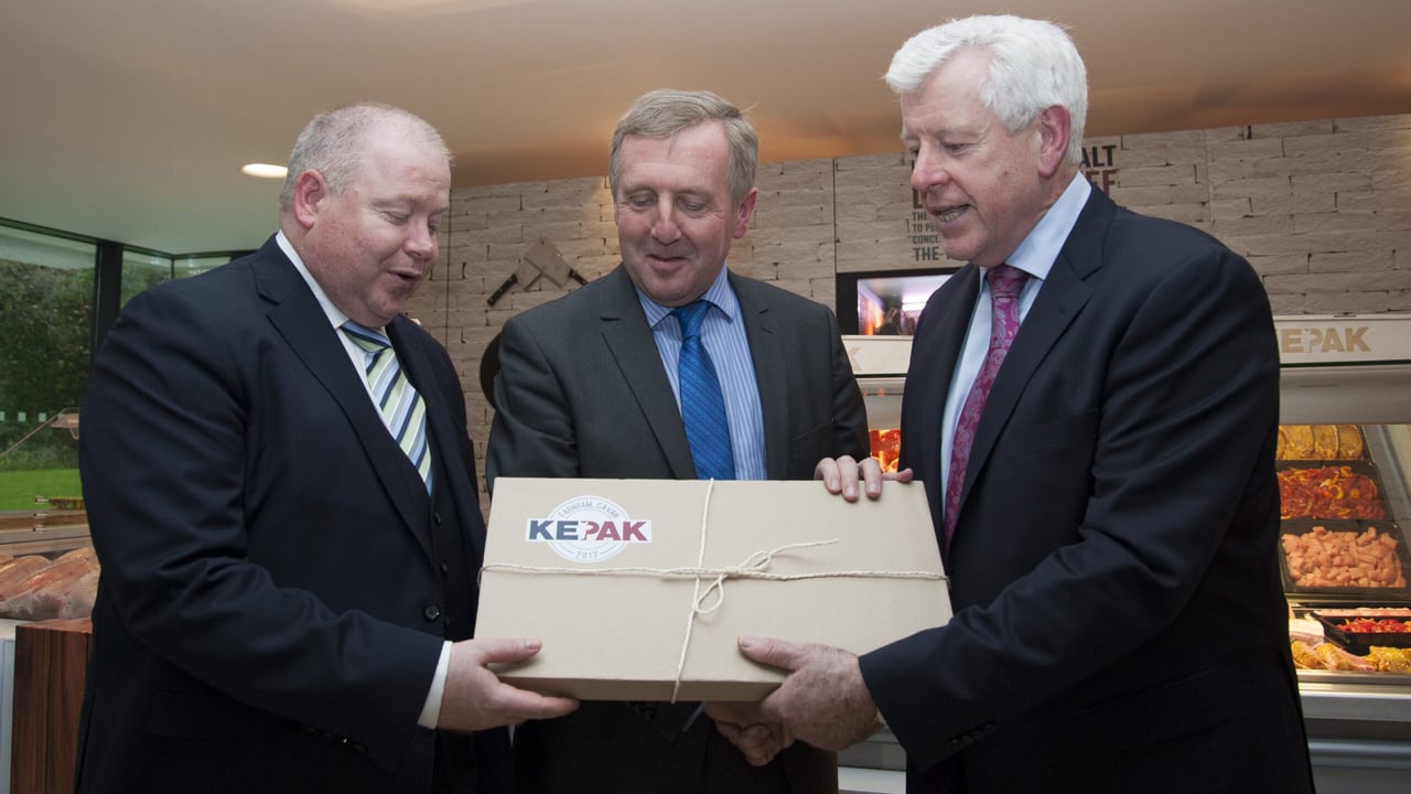 Kepak's Sean Coffey and John Horgan making a presentation to the Minister for Agriculture, Michael Creed. Image source: Stephen Fleming