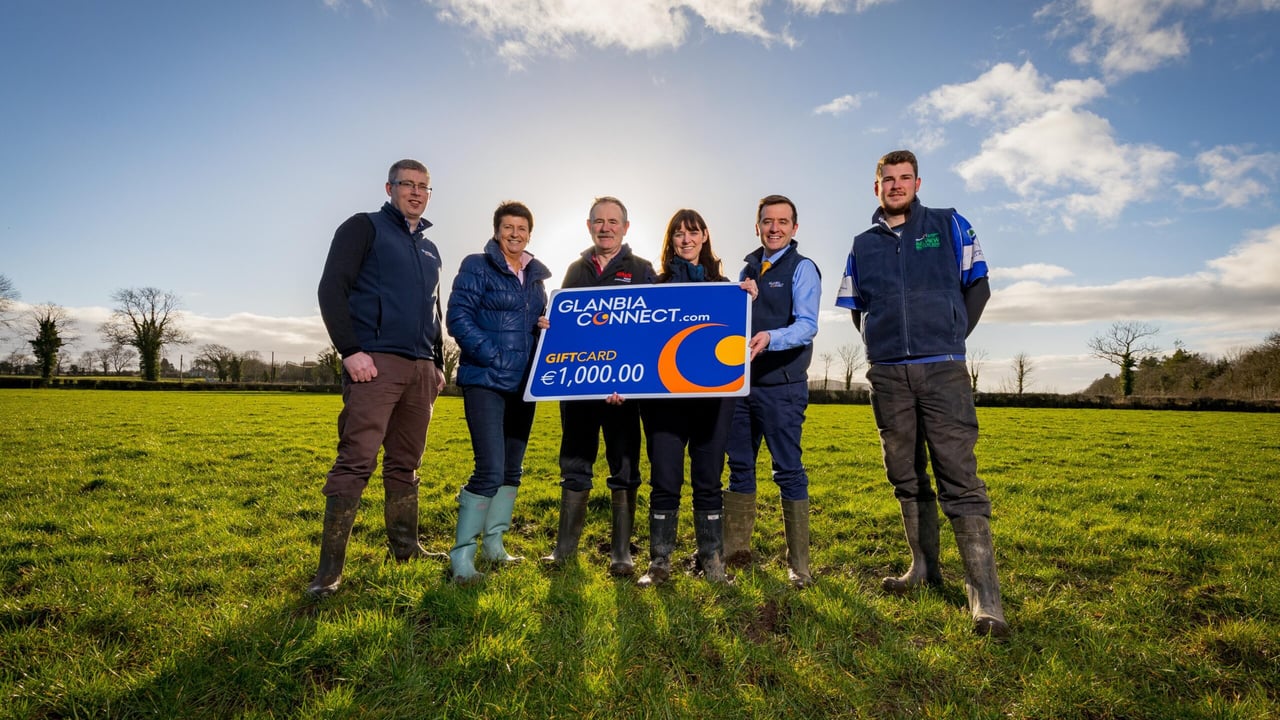 Aileen, Bernie and Brian Sheehy - winners of a €1,000 shopping spree from Glanbia - are pictured with Brian Mullally, Amii McKeever and James Byrne of Glanbia