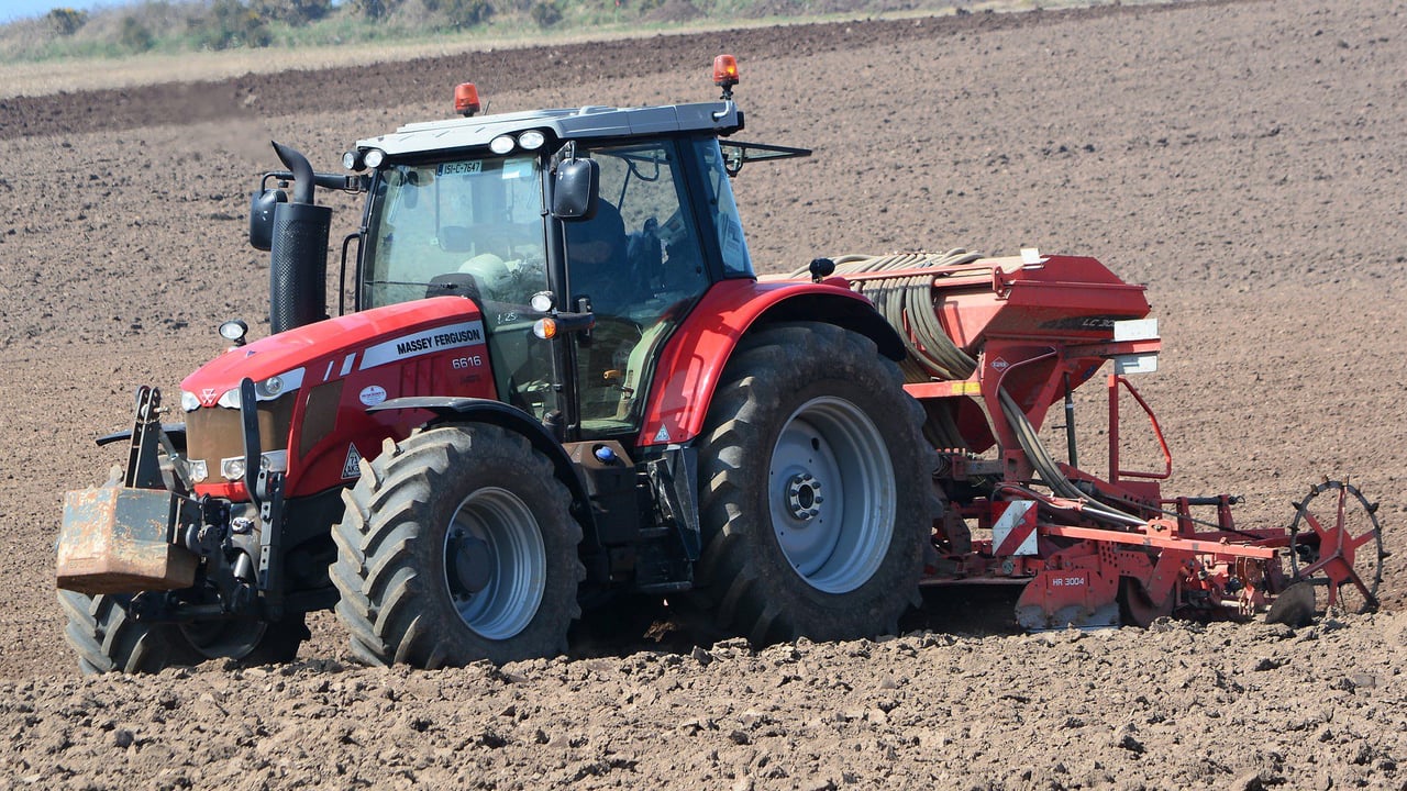 Massey Ferguson backs Irish club at Harper Adams