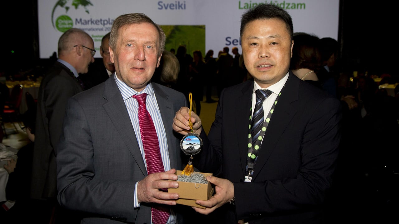 Minister Creed meets Xibin Chen of China's Meat Association at Bord Bia Marketplace International 2018. Image source: Colm Mahady / Fennell Photography 2018