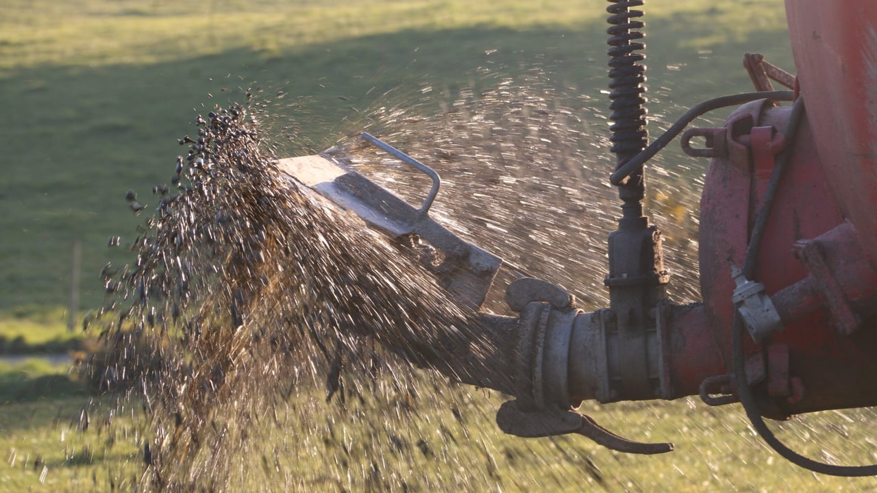Swann calls for farmers to be allowed to spread slurry early