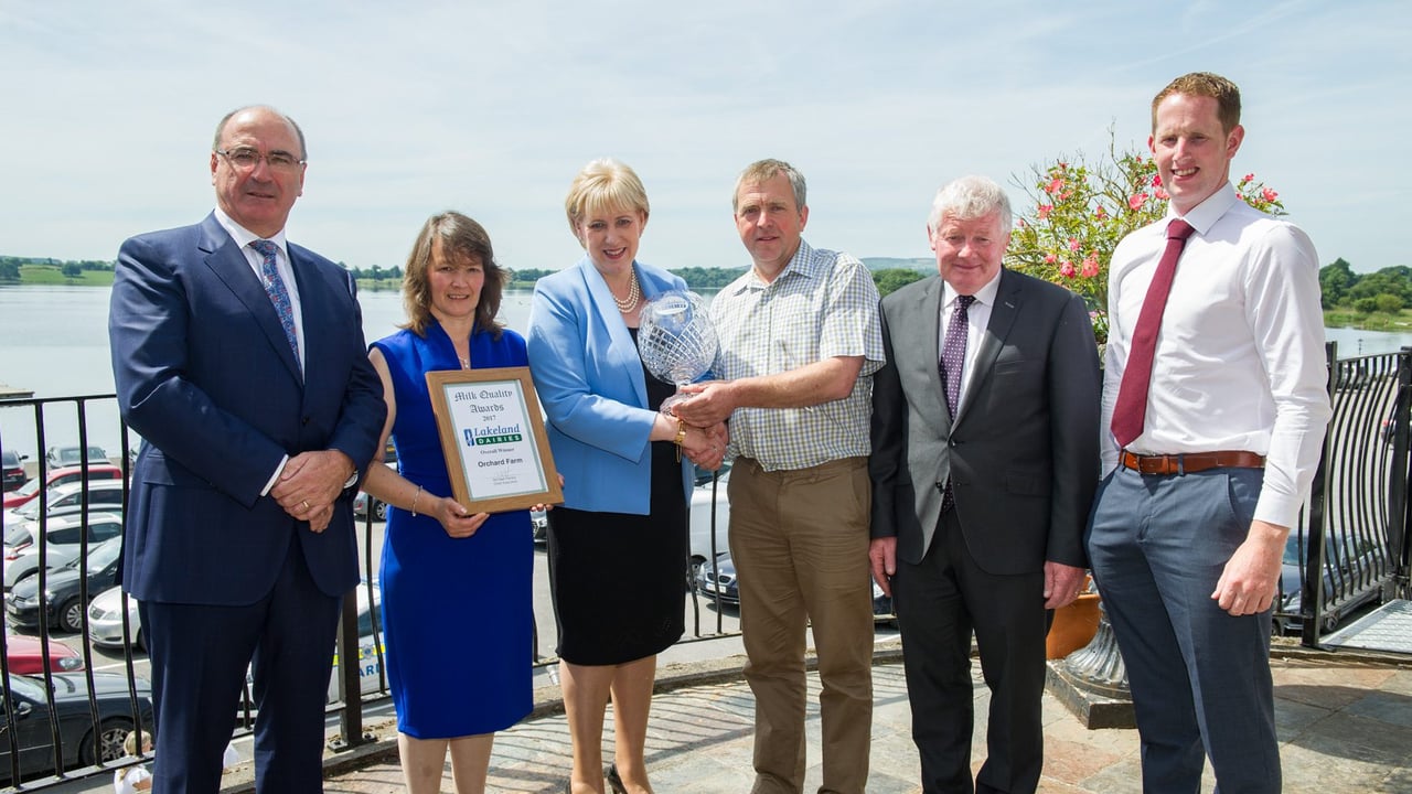 Overall Supreme Milk Quality Awards winners. L-R: Michael Hanley, chief executive of Lakeland Dairies; Miriam Bennett; Minister for Business, Enterprise, and Innovation Heather Humphreys; Andrew Bennett; Alo Duffy, chairman of Lakeland Dairies; and David Gunn, Easyfix