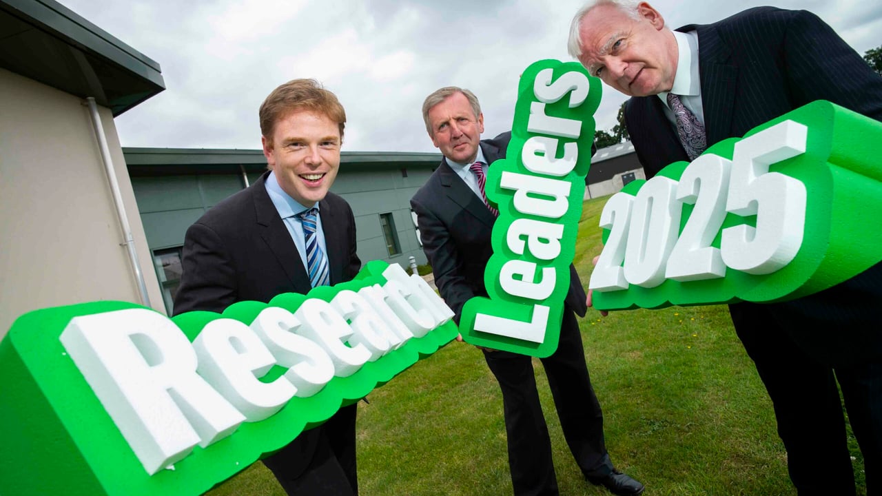 L-R: Raymond Kelly, head of reseach support, Teagasc; Michael Creed, Minister for Agriculture, Food and the Marine; and Declan Troy, assistant director of research, Teagasc