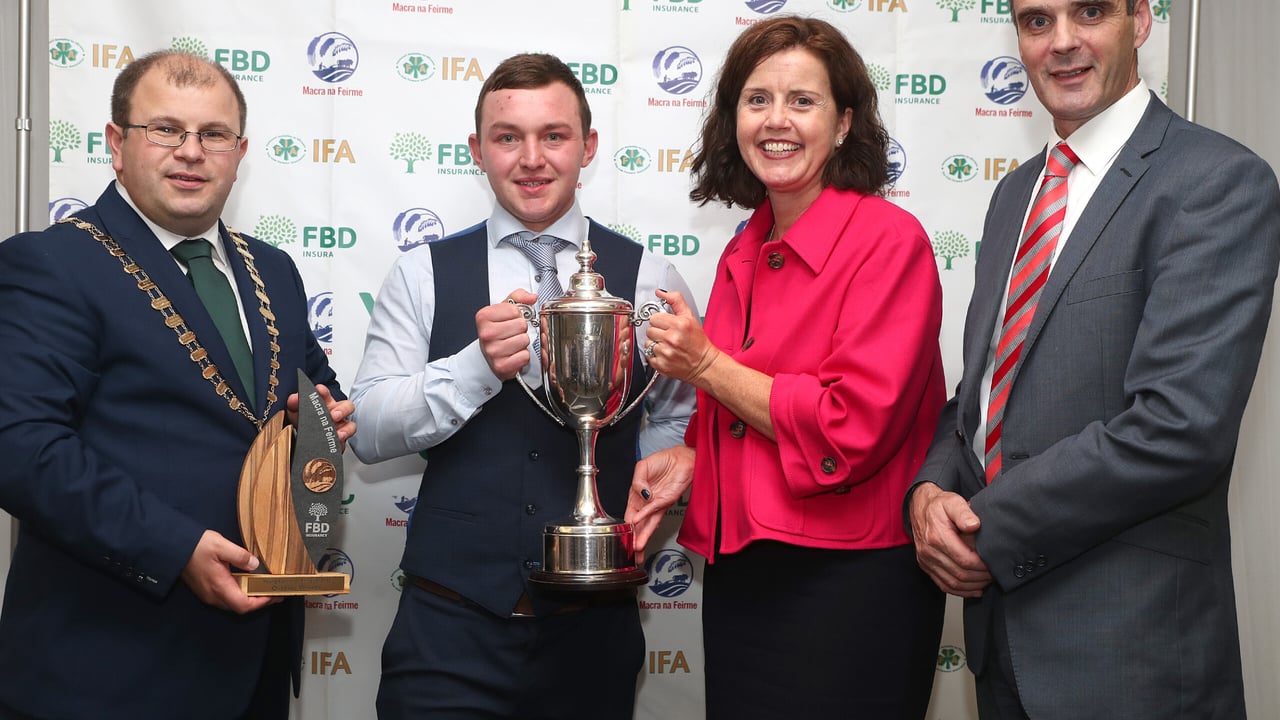 L-R:  James Healy, president of Macra na Feirme; Fiona Muldoon, CEO of FBD Insurance; and Joe Healy, president of the IFA