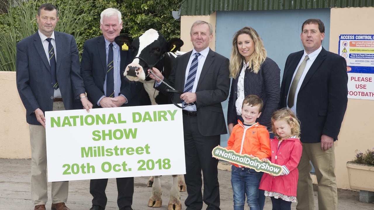 L-R: Seamus Crowley, assistant director, National Dairy Show; John Kirby, director, National Dairy Show; Michael Creed, Minister for Agriculture, Food and the Marine; Jane O’Mahony, National Dairy Show Committee; Denis Kiely, National Dairy Show Committee; Isaac and Pippa O’Mahony