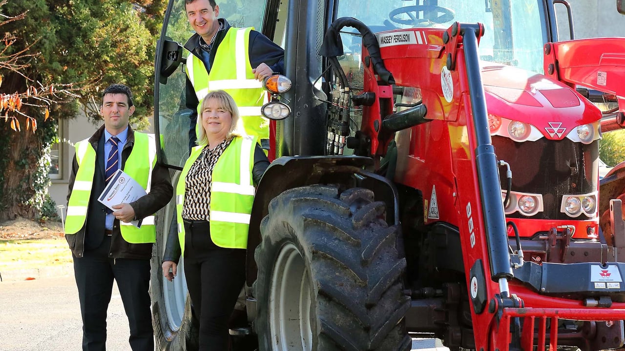 L-R: Richard Barron, Hooper Dolan Insurances; Owen Power, Teagasc; and Sue Phelan, Kildalton College. Image source: Noel Browne