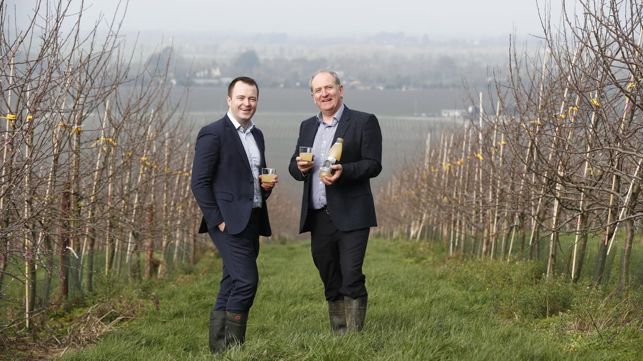 L-R: Peter Bough, buying director, Aldi Ireland; and Peter Mulrine, CEO of Mulrines. Image source: Conor McCabe Photography