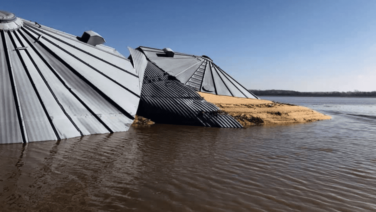 Video: US grain bins collapse under catastrophic Iowa floods