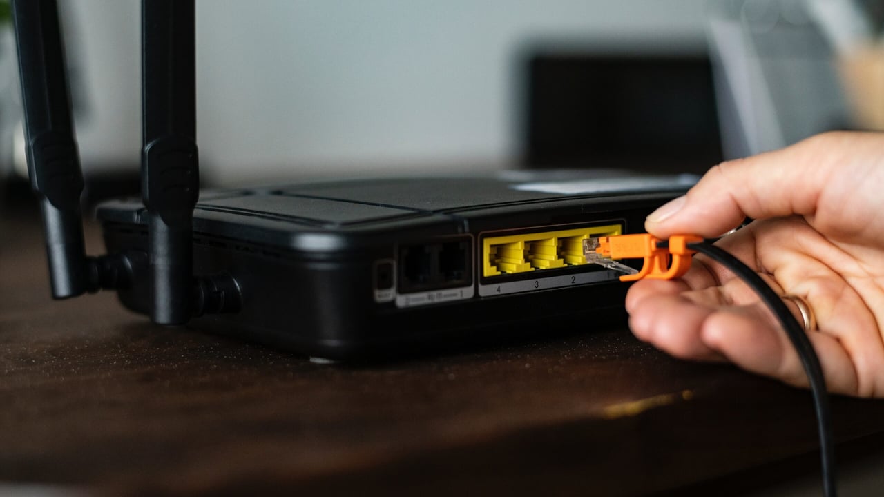 Roll-out of internet hubs 'need to be established ASAP'