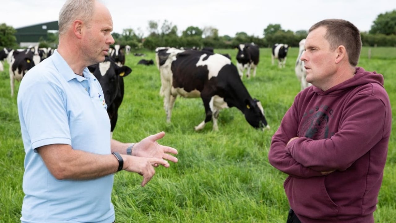 Matt Ryan (right) with veterinary practitioner Folke Rohrssen