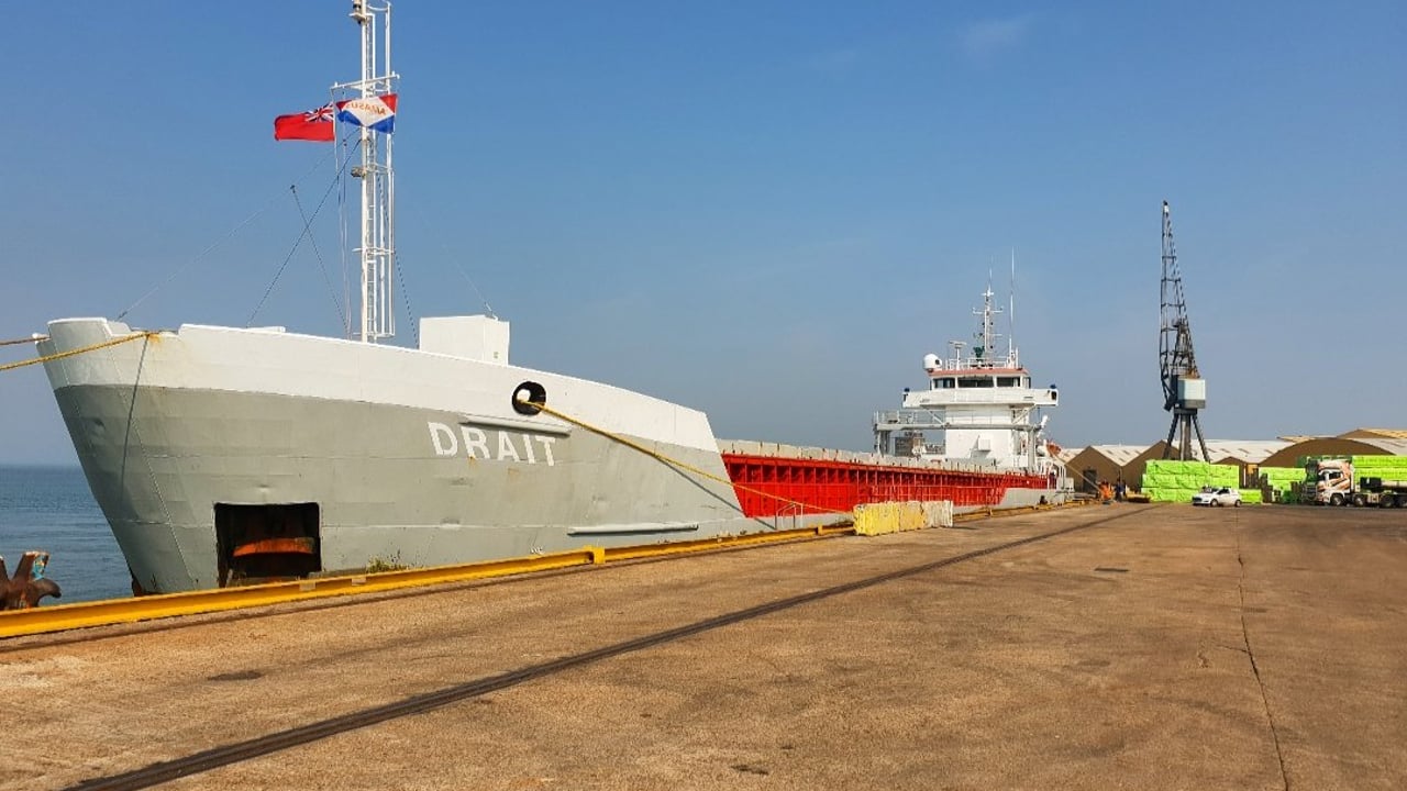 Kate Ireland posted this picture to Openfield Ag's Twitter page. It shows 3,300t of UKP milling wheat destined for Spain on August 28