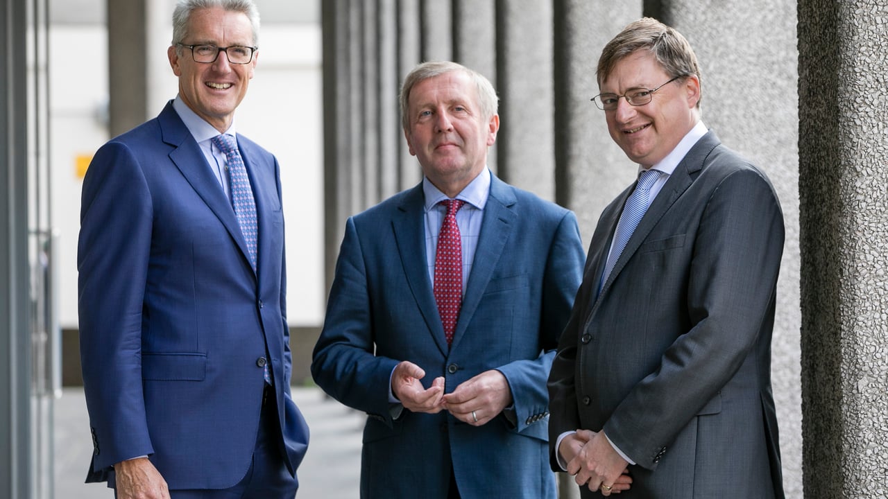  L-R: Eddie Cullen, Ulster Bank; Minister Michael Creed; and Nick Ashmore, SBCI. 
Image source: Chris Bellew / Fennells