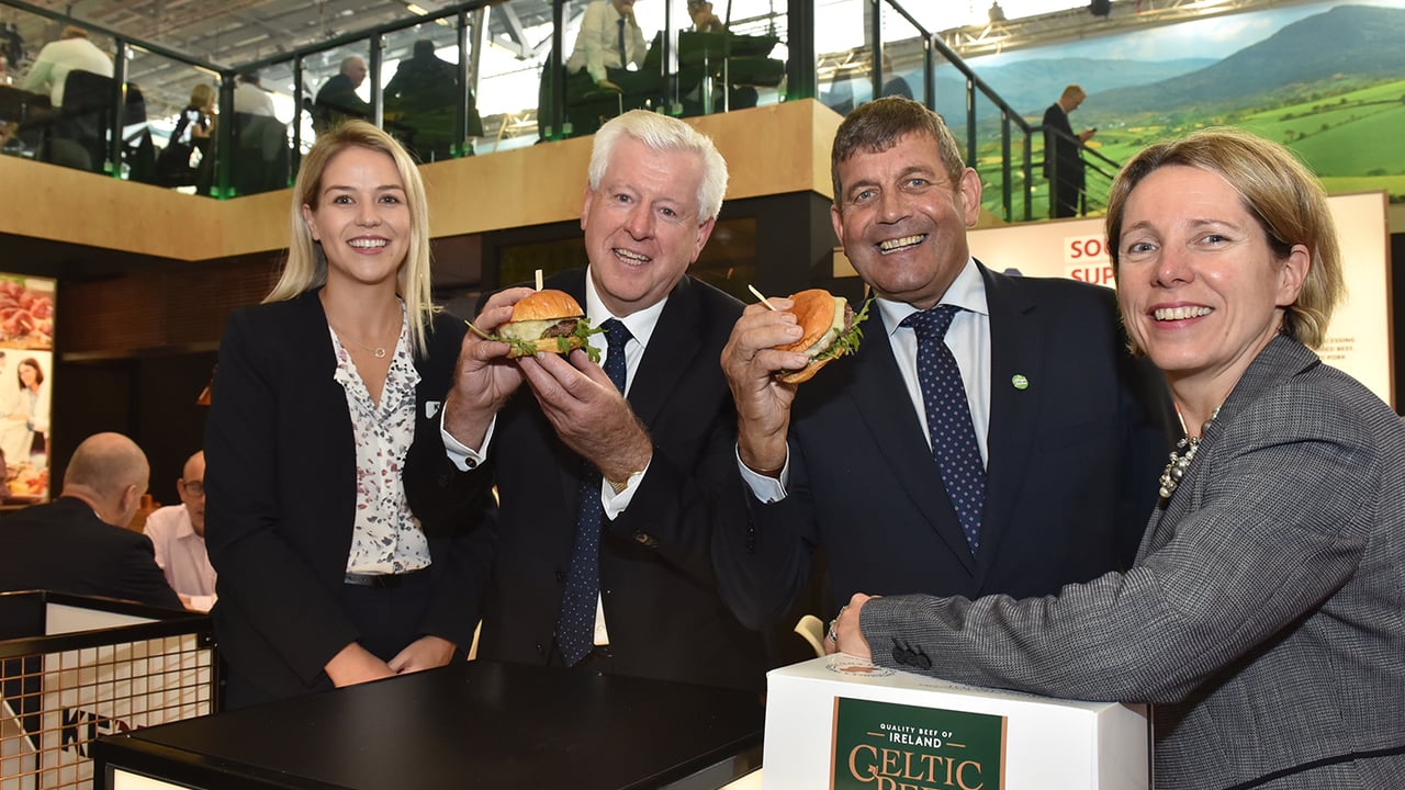 L-R: Joanne Farrelly, Kepak head of sales North America;
John Horgan, managing director, Kepak;
Andrew Doyle, Minister of State for Food, Forestry and Horticulture;
Tara McCarthy, CEO, Bord Bia.
