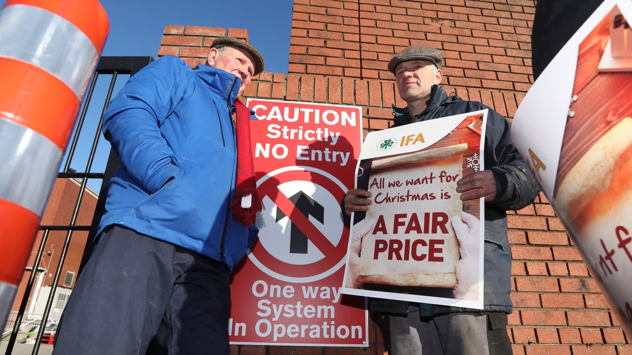 IFA deputy president Richard Kennedy with John Wiliams from Enniskerry. Image source:  Finbarr O'Rourke